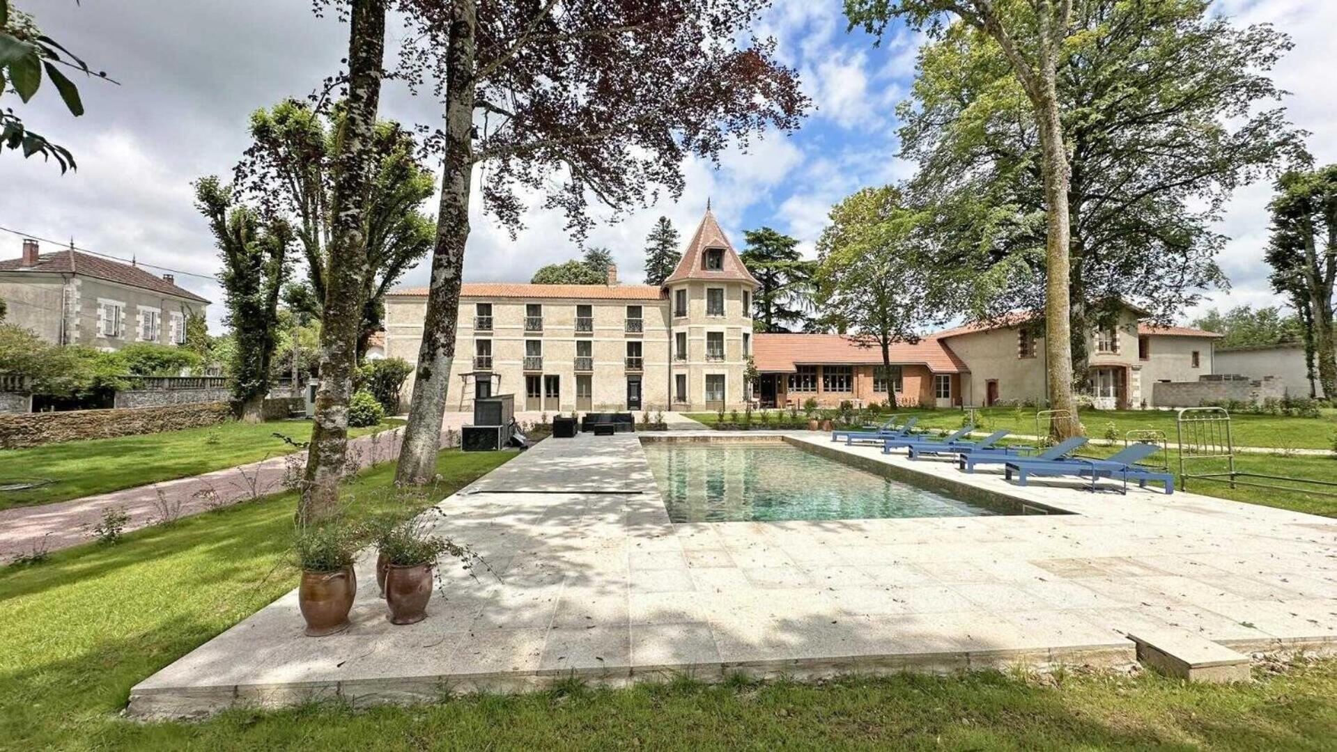 Le Manoir Des Perrieres Bed & Breakfast Rochechouart Exterior photo