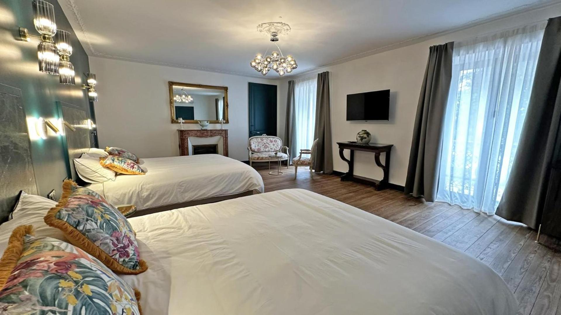 Le Manoir Des Perrieres Bed & Breakfast Rochechouart Exterior photo