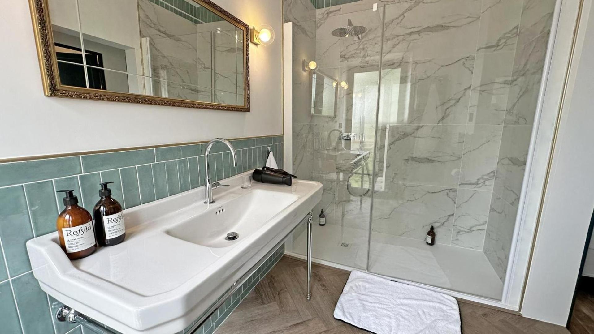 Le Manoir Des Perrieres Bed & Breakfast Rochechouart Exterior photo
