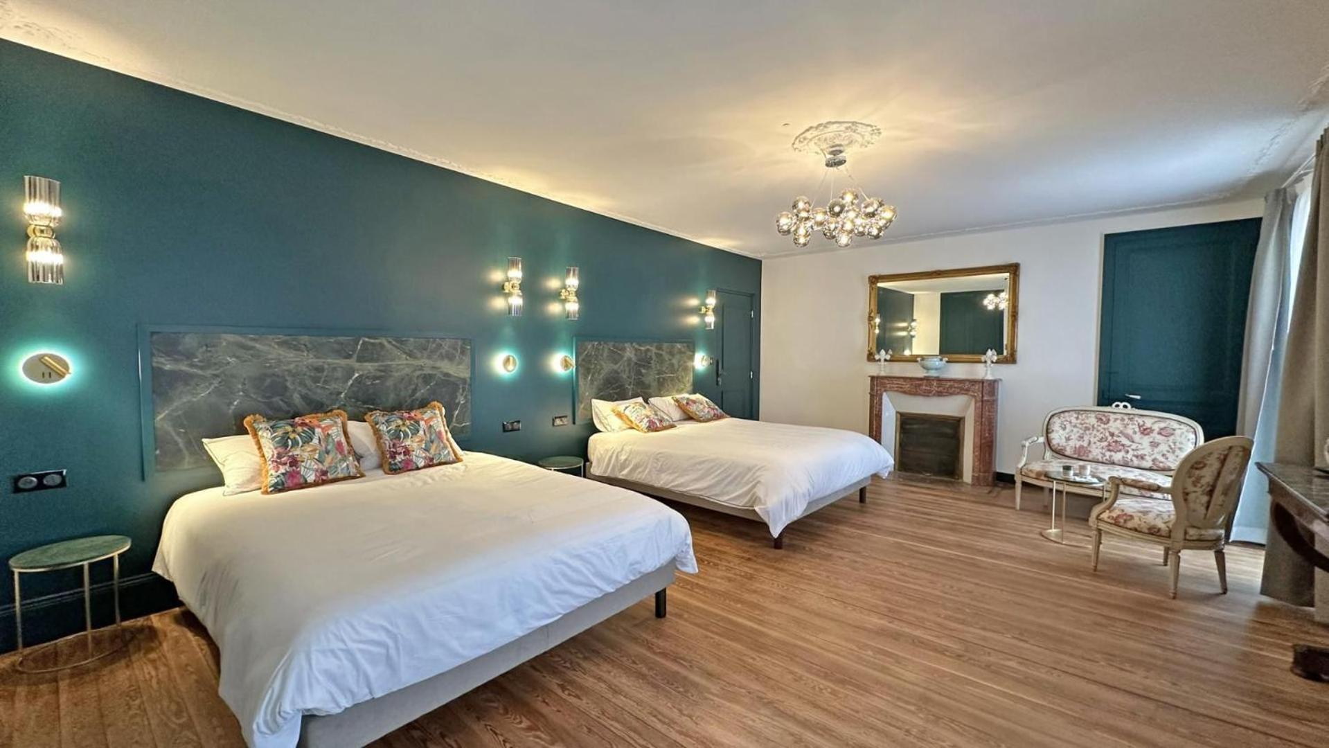 Le Manoir Des Perrieres Bed & Breakfast Rochechouart Exterior photo