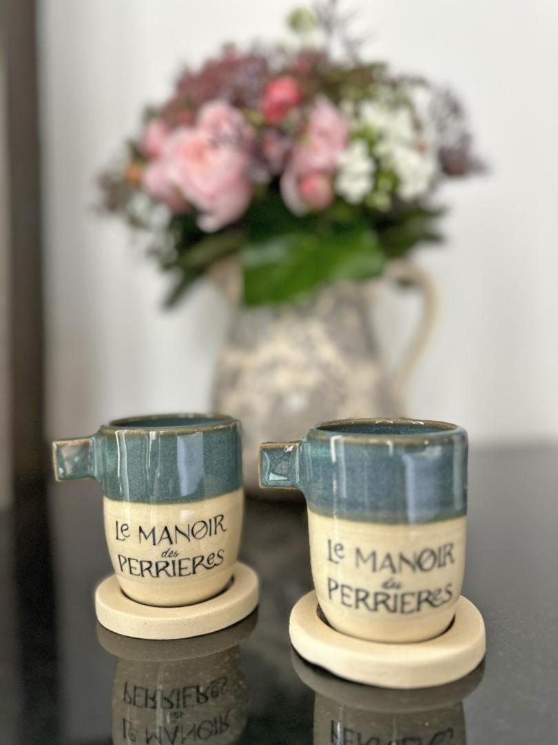 Le Manoir Des Perrieres Bed & Breakfast Rochechouart Exterior photo