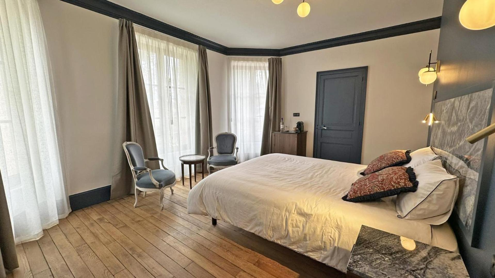 Le Manoir Des Perrieres Bed & Breakfast Rochechouart Exterior photo