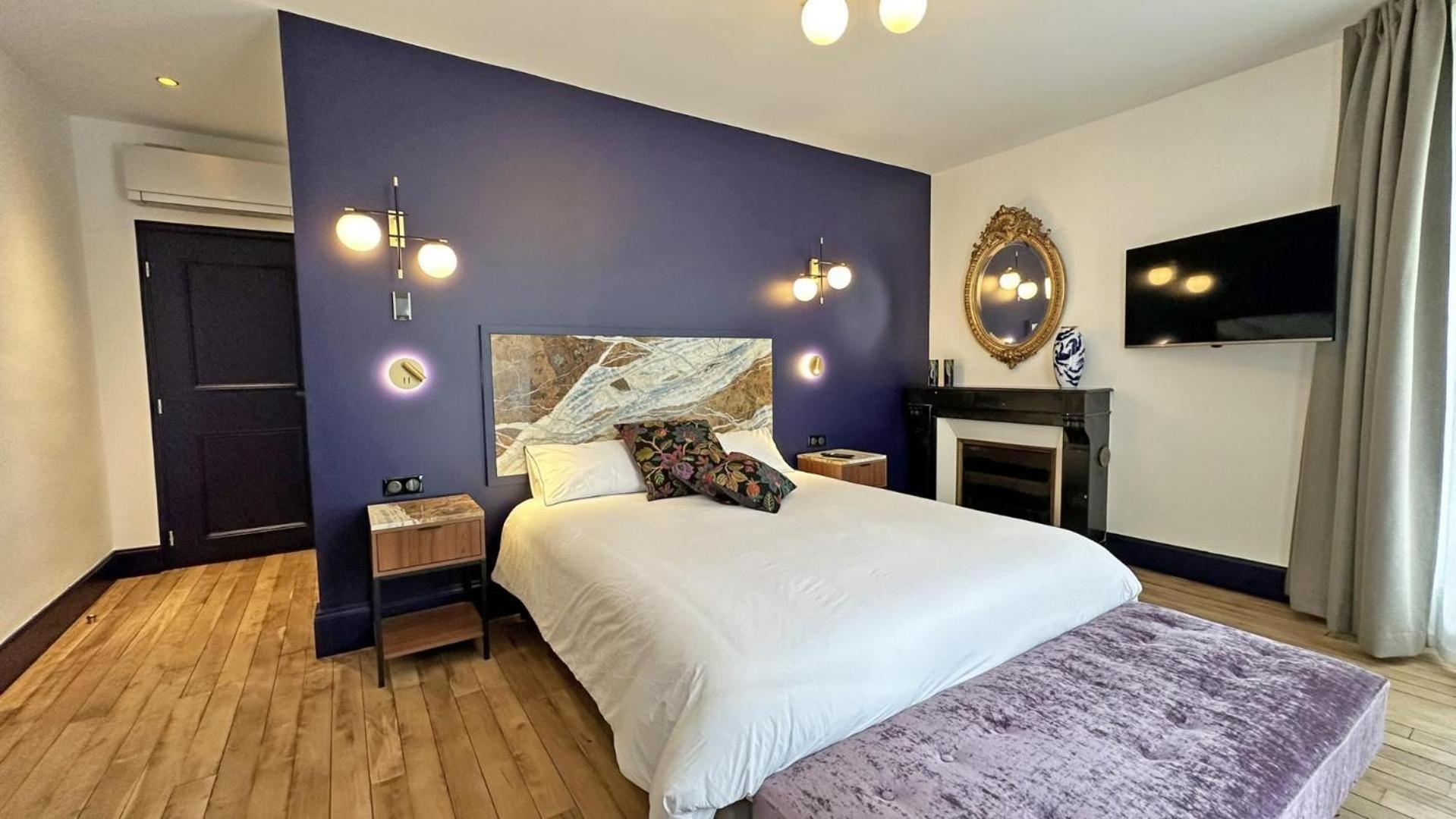 Le Manoir Des Perrieres Bed & Breakfast Rochechouart Exterior photo