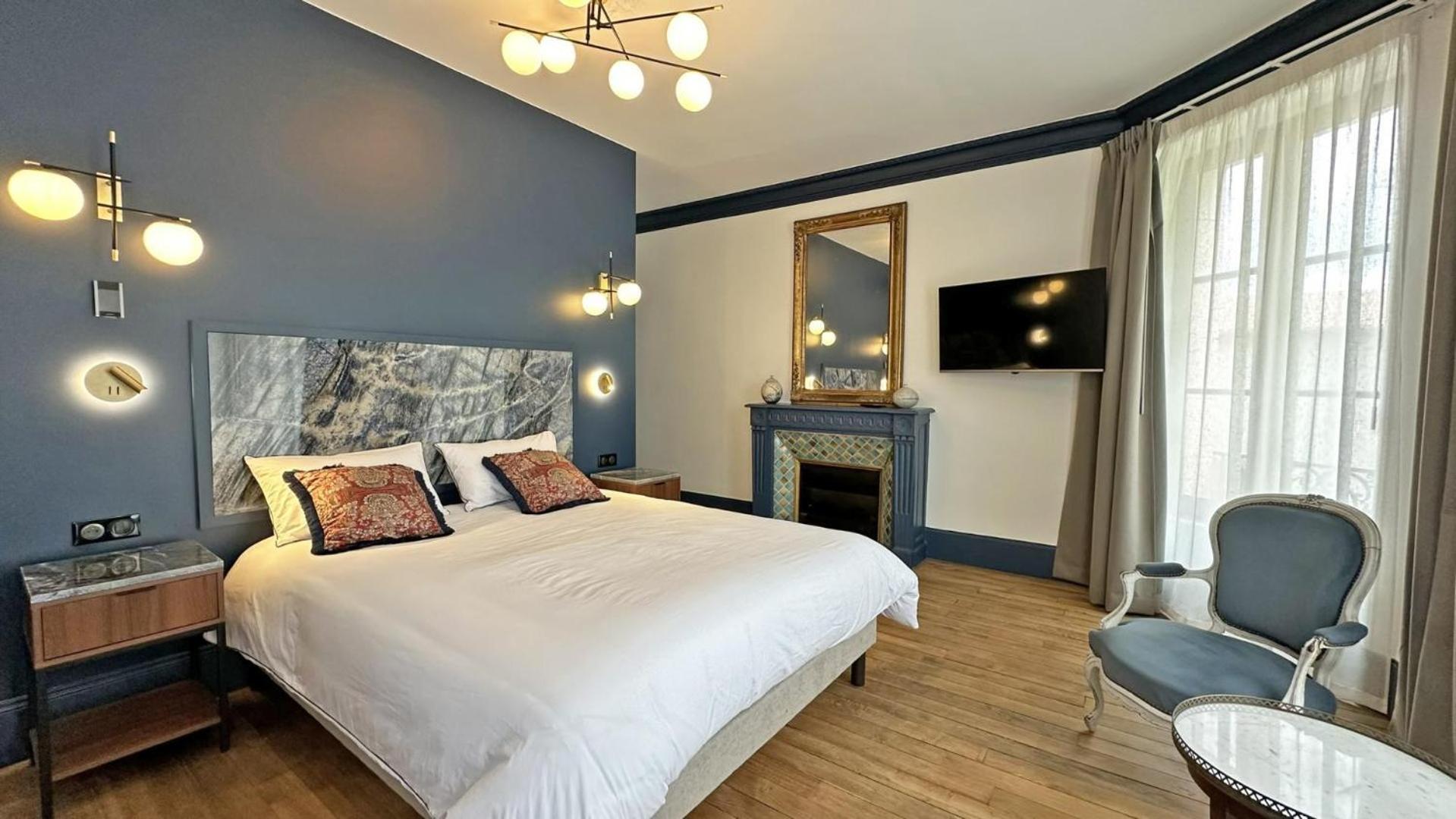 Le Manoir Des Perrieres Bed & Breakfast Rochechouart Exterior photo