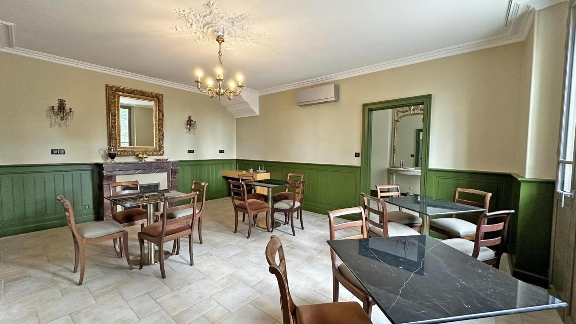 Le Manoir Des Perrieres Bed & Breakfast Rochechouart Exterior photo