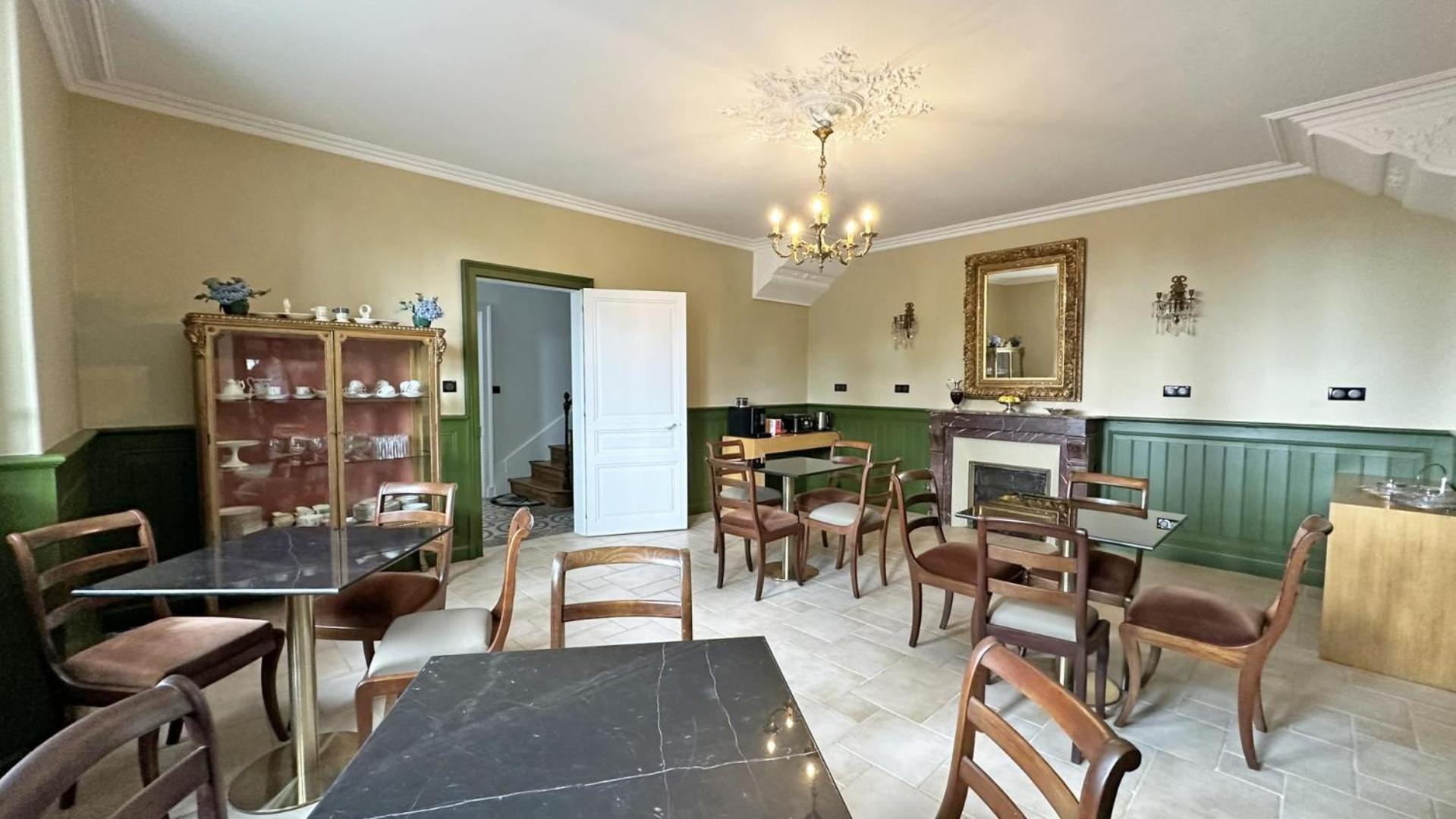 Le Manoir Des Perrieres Bed & Breakfast Rochechouart Exterior photo