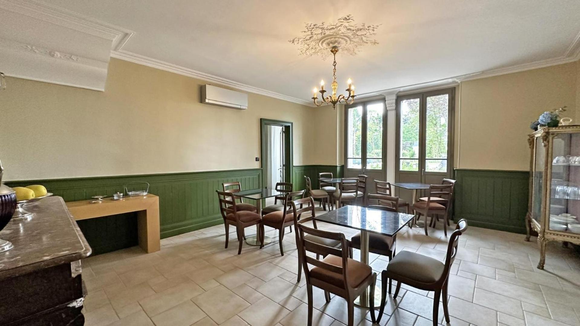 Le Manoir Des Perrieres Bed & Breakfast Rochechouart Exterior photo